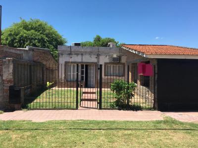 Casas Venta Santiago Del Estero VENDO AMPLIA CASA FAMILIAR  A RECICLAR CON COCHERA DOBLE