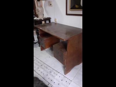 Varios Hogar, Muebles y Jardin vendo escritorio de 0,60x 1,20 con cuatro cajones