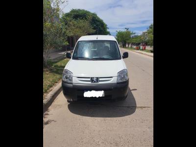 Autos Venta Vendo Peugeot partner 1.6  hdi furgon confort con poco kilometraje