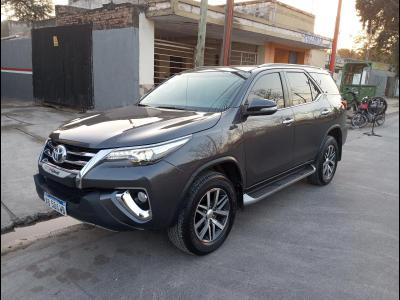 Autos Venta Santiago Del Estero TOYOTA SW4-SRX 2017-201M KM.-IMPEC.