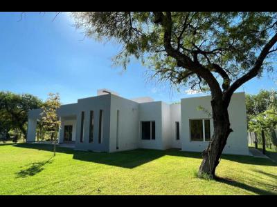 Casas Venta Santiago Del Estero CASA SOBRE CALLE LAS MORAS - POR CAMINO DEL PREDIO DEL IOSEP - MACO