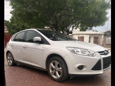 Autos Venta FORD FOCUS 1.6L N MT SEDAN 5 PUERTAS 2014 (tel 3856976971)